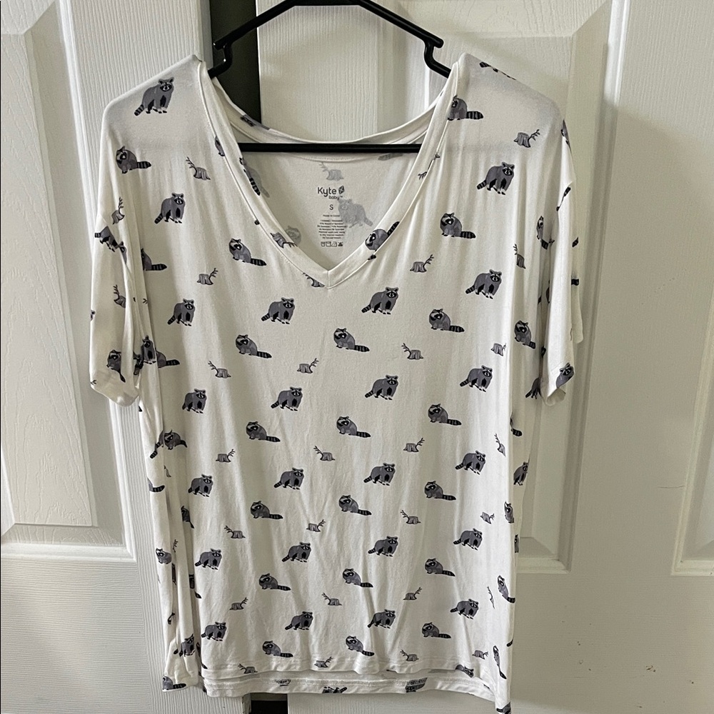 Kyte Baby ADULT size small Racoon V Neck